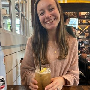 Meet your Posher, Laura